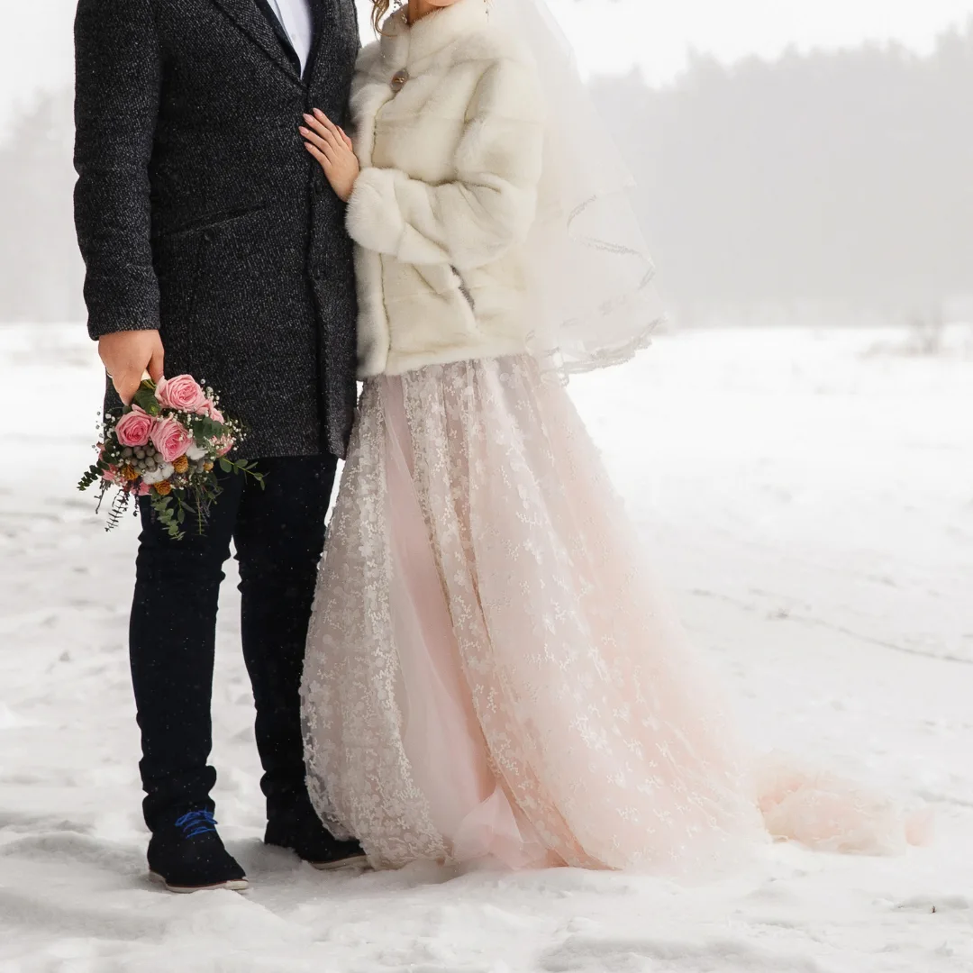 12 MERRY & MAGICAL Ways to Incorporate the 12 Days of Christmas into Your Wedding!